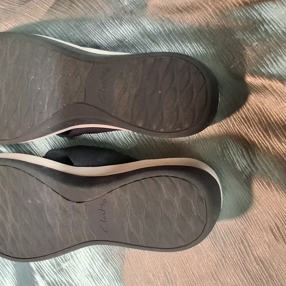 Clarks Women's Black and White Sandals - Picture 4 of 8